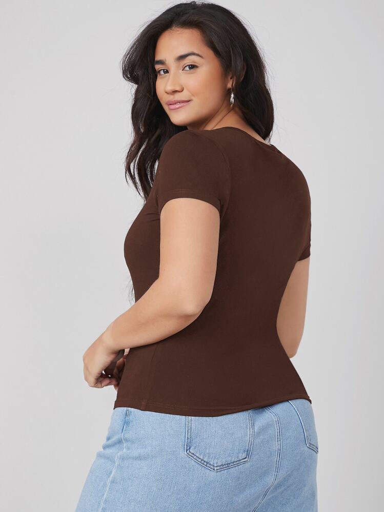 SHEIN BASICS למידות גדולות טי דק סלים עגול צוואר - חום קפה - ראה 2