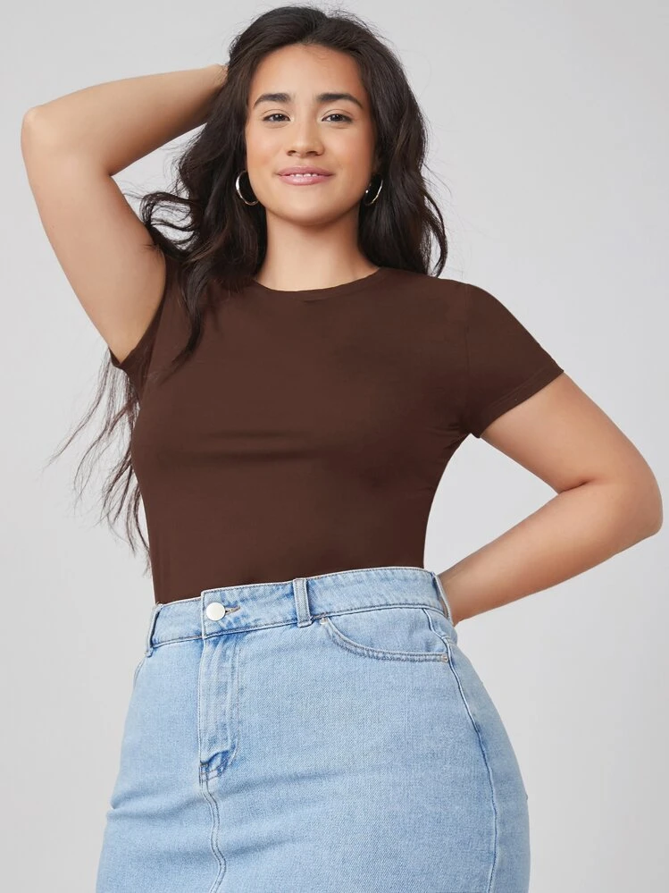 SHEIN BASICS למידות גדולות טי דק סלים עגול צוואר - חום קפה - ראה 5