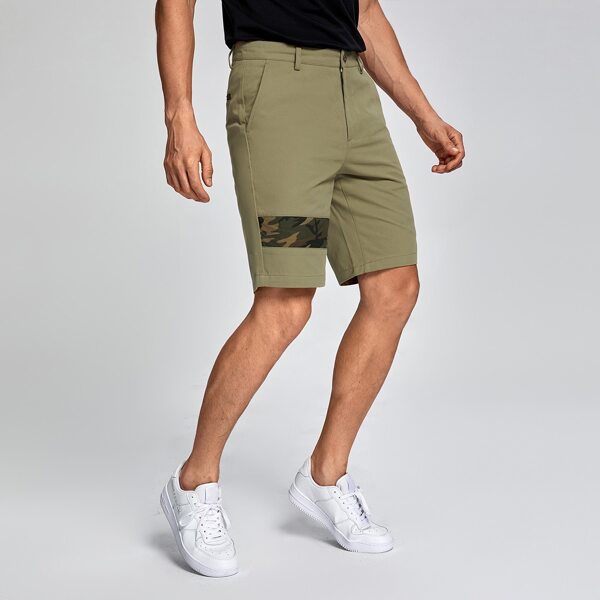 

Men Camo Panel Bermuda Shorts, Army green
