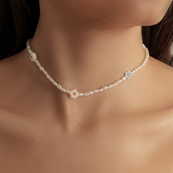 

Flower Decor Faux Pearl Beaded Necklace, White