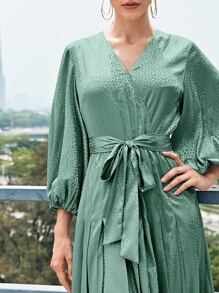 Mulvari 燈籠袖百褶下擺滿版提花緞面腰帶洋裝