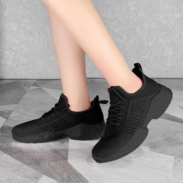 

Minimalist Lace-up Front Running Shoes, Black
