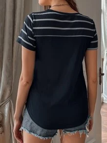 SHEIN LUNE Camiseta De Rayas Con Bolsillo Delantero - Azul Marino - View 2