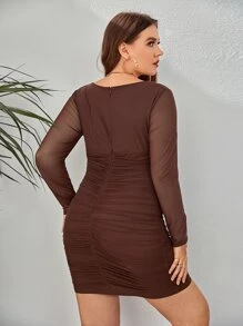 SHEIN Privé 大碼方領褶邊網紗緊身洋裝 - 巧克力棕 - 查看 2