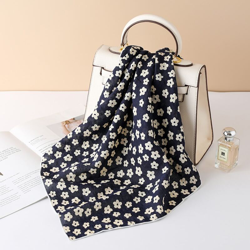 

Ditsy Floral Pattern Bandana, Black