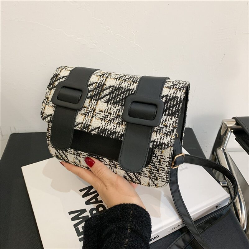 

Buckle Decor Plaid Pattern Crossbody Bag, Black and white
