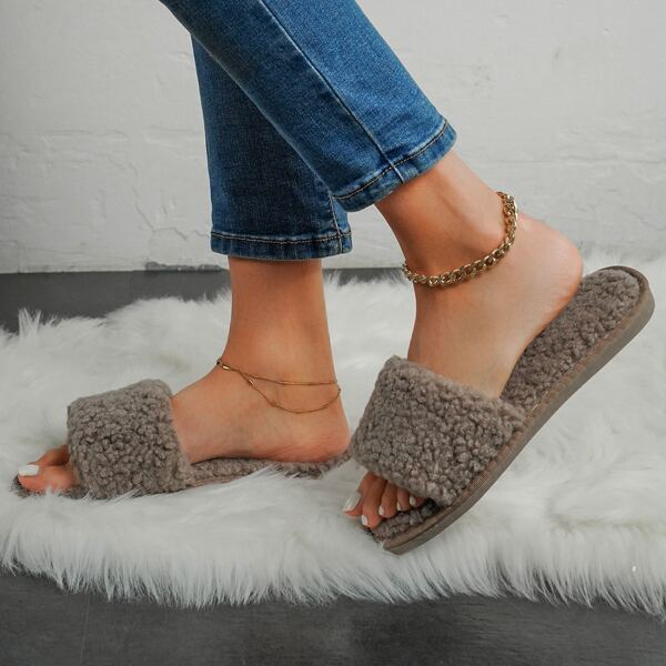 

Minimalist Fluffy Slippers, Mocha brown