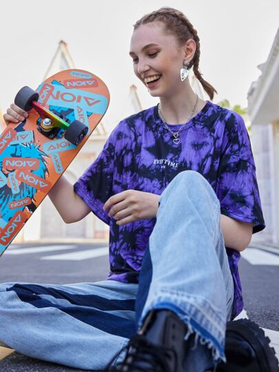 Drop Shoulder T-Shirt mit Buchstaben Grafik und Batik