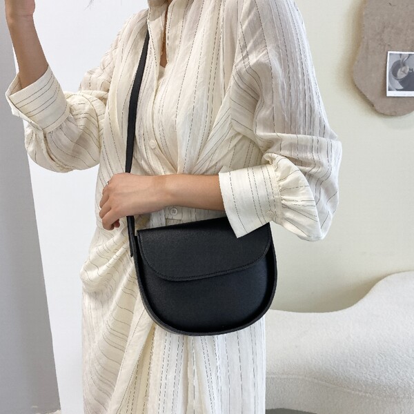 

Minimalist Flap Saddle Bag, Black