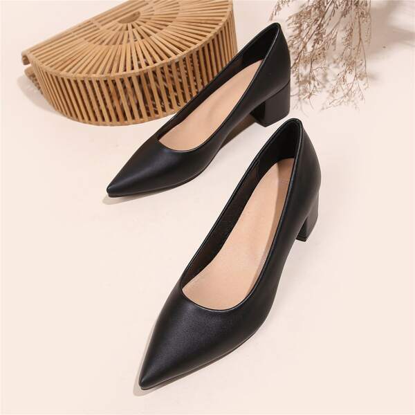 

Minimalist Point Toe Court Pumps, Black