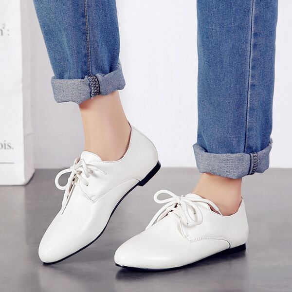 

Minimalist Lace-up Front Oxford Shoes, White