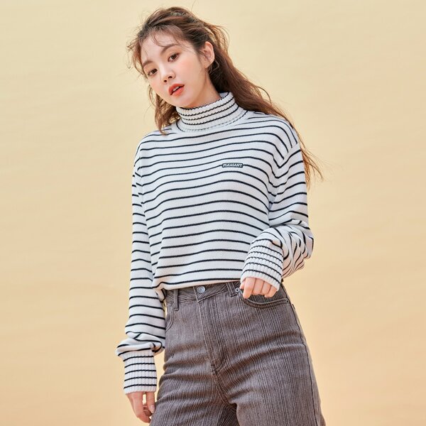 

Striped Pattern Turtleneck Sweater, White