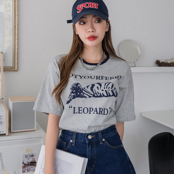 

Letter Graphic Contrast Binding Tee, Grey