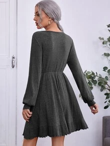 SHEIN Unity Vestido de cuello cruzado ribete en forma de lechuga bajo con fruncido - Gris Oscuro - Ver 2