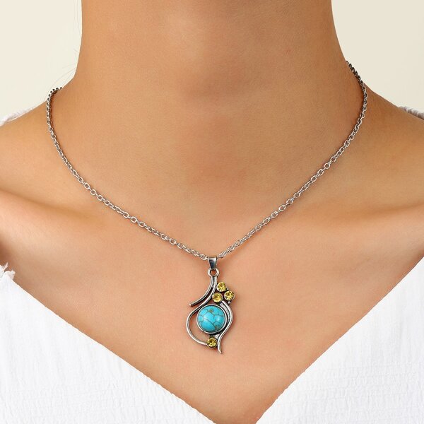 

Rhinestone Detail Pendant Necklace, Silver