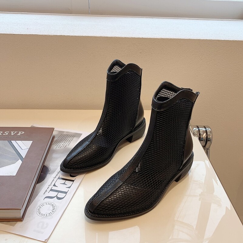 

Point Toe Chunky Heeled Boots, Black