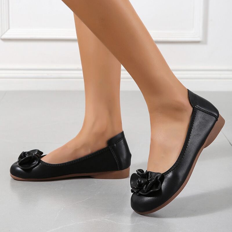 

Floral Decor Slip On Flats, Black