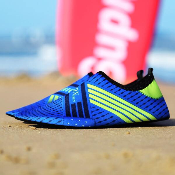 

Men Striped Pattern Slip On Water Shoes, Royal blue