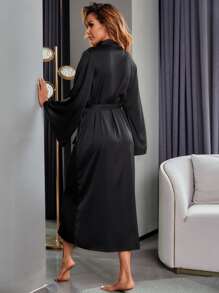 缎面系带睡袍，奢华休闲服饰，秋季舒适优雅细节，冬季服装