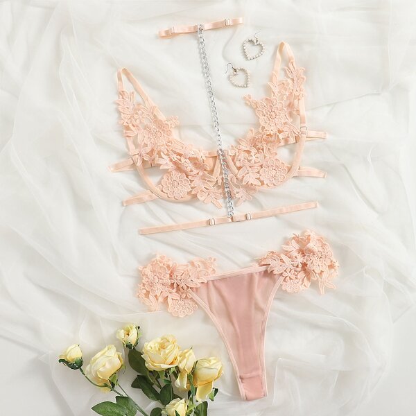 

Floral Chain Linked Underwire Lingerie Set, Dusty pink