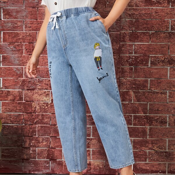 

Plus Slant Pocket Figure & Letter Embroidery Mom Fit Jeans, Light wash