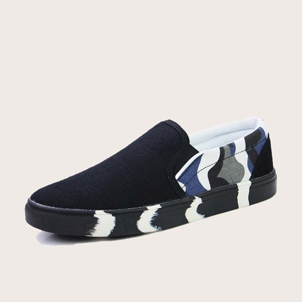 

Men Camo Pattern Slip On Skate Shoes, Black