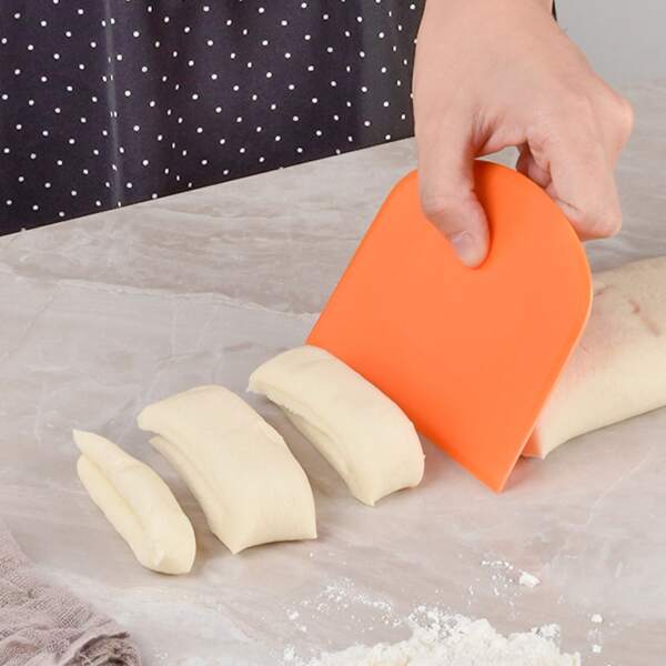 

1pc Random Color Dough Scraper, Multicolor