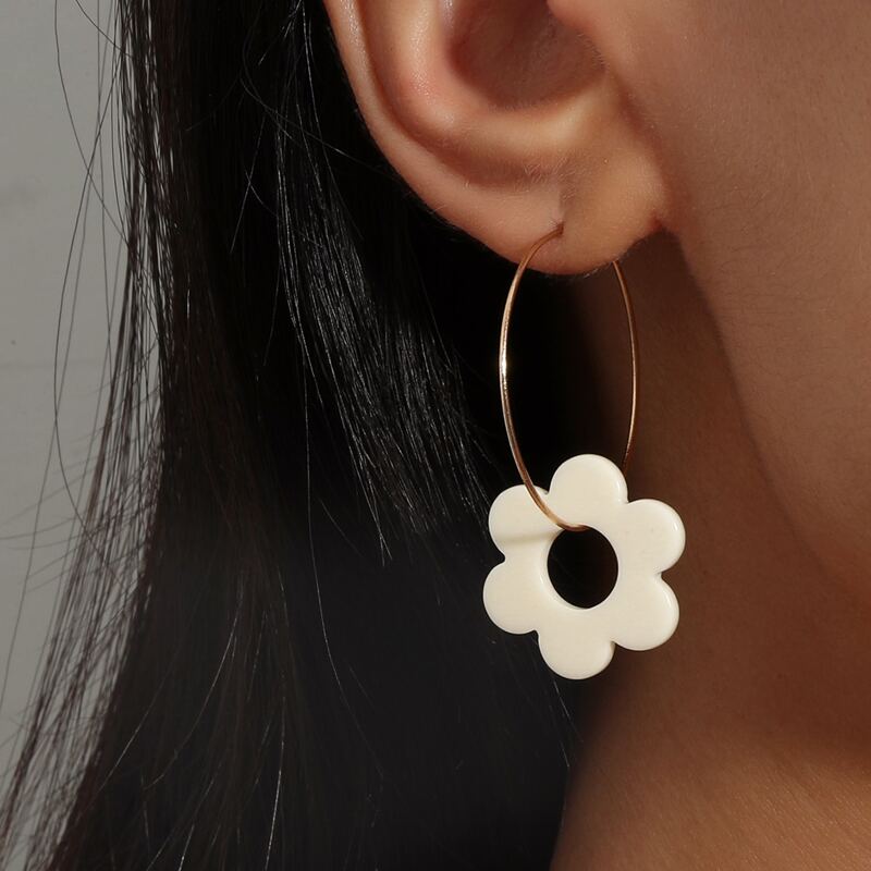 

Flower Decor Earrings, Beige