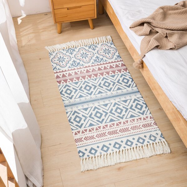 

Geometric Pattern Tassel Decor Rug, Multicolor