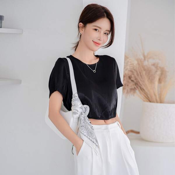 

Solid Round Neck Crop Tee, Black