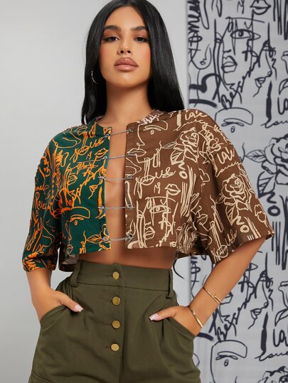 SHEIN SXY Camiseta con letra con con estampado de figura de color combinado con diseño de cadena