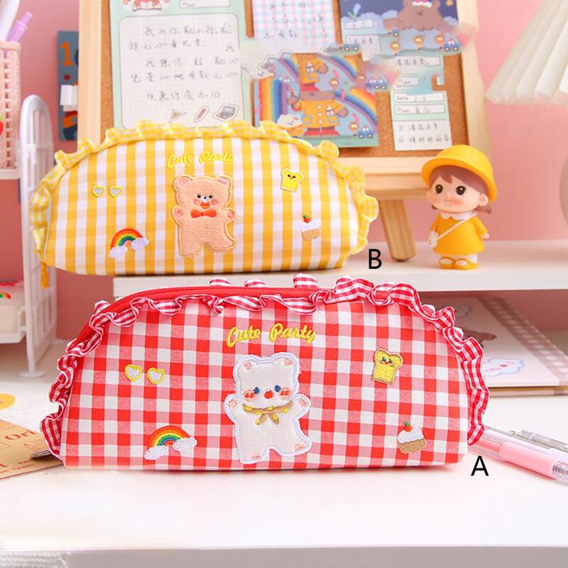 

1pc Cartoon Patch Random Pencil Case, Multicolor