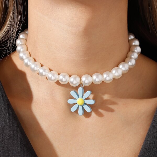 

Flower Pendant Faux Pearl Necklace, White