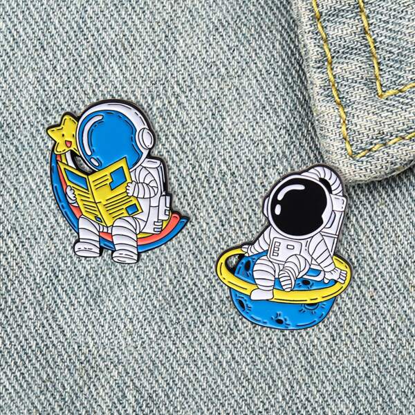 

2pcs Kids Cartoon Astronaut Brooch, Multicolor