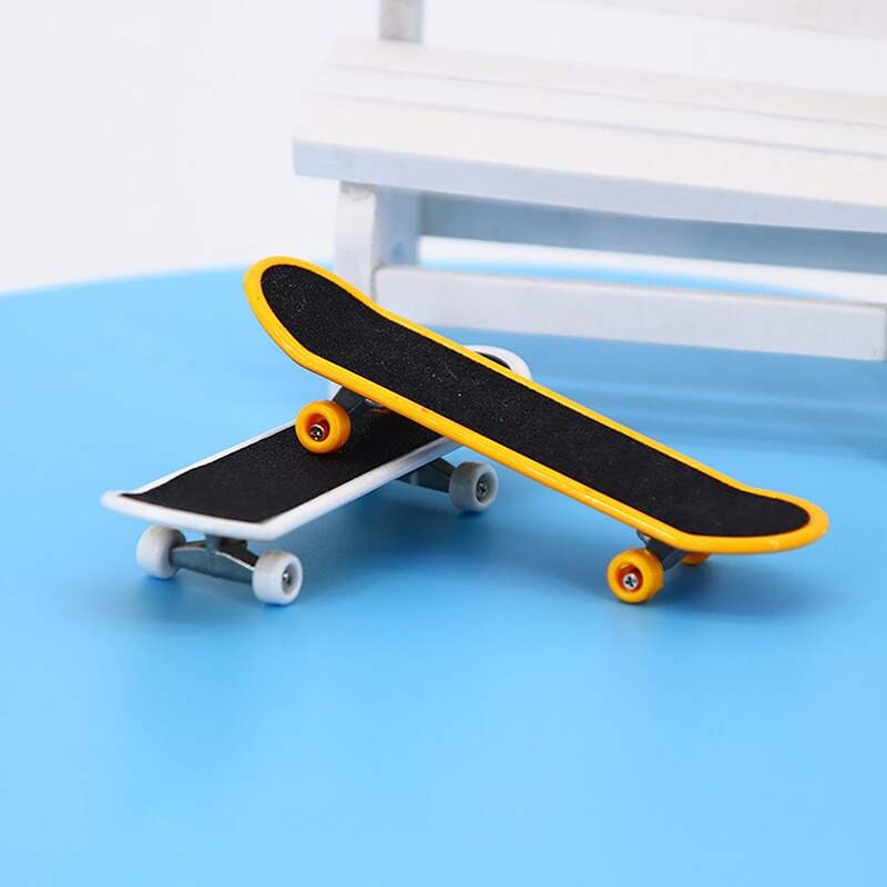 

1pc Random Color Finger Skateboard, Multicolor
