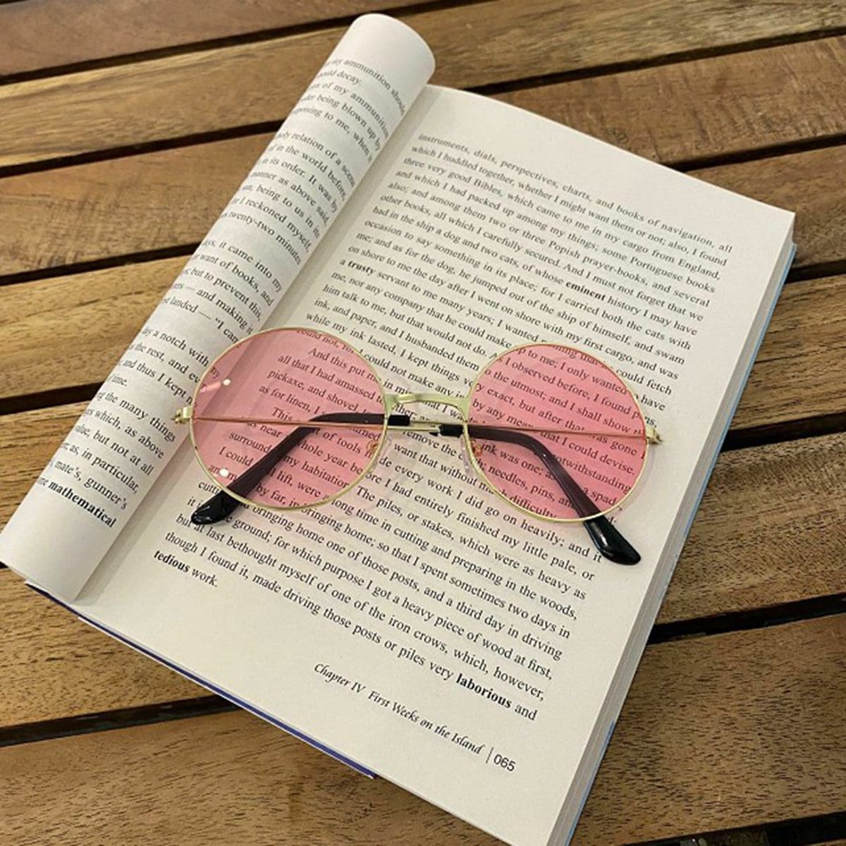 

Round Frame Tinted Lens Sunglasses