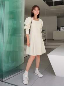 DAZY 方領泡泡袖素色A字連衣裙 - 米色 - 查看 2