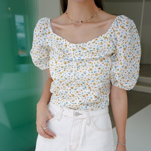 

Ditsy Floral Print Plicated Front Puff Sleeve Top, White