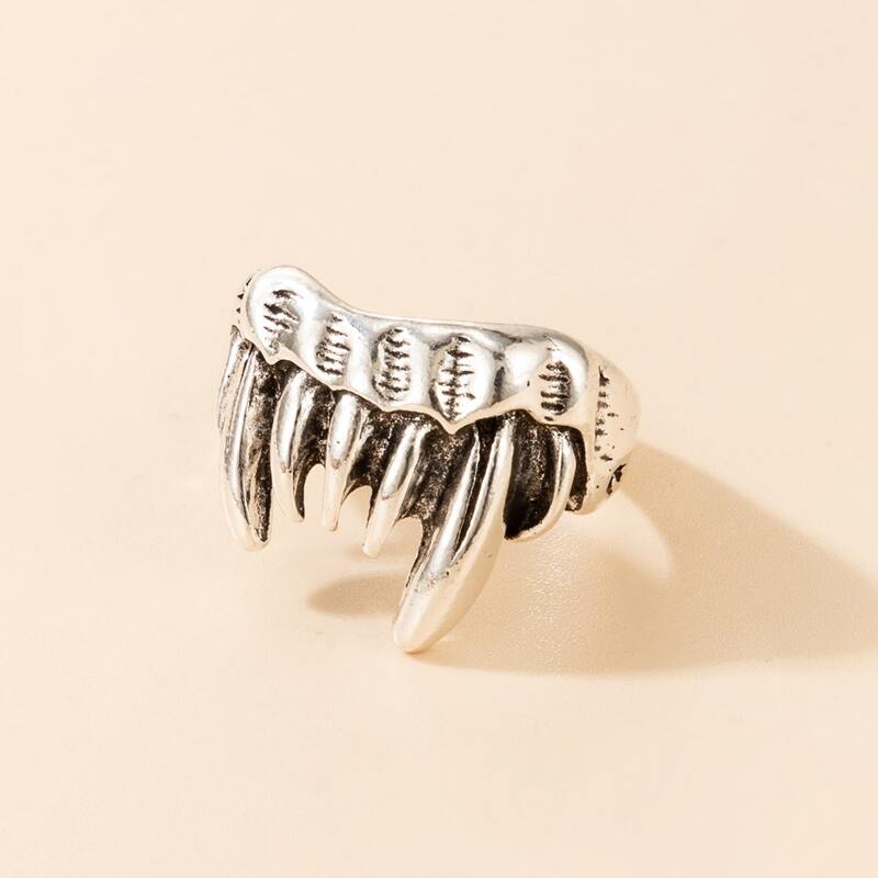 

Teeth Decor Ring, Silver