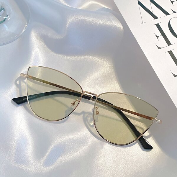 

Cat Eye Sunglasses