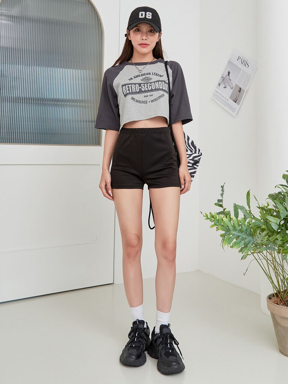 Solid Elastic Waist Shorts
