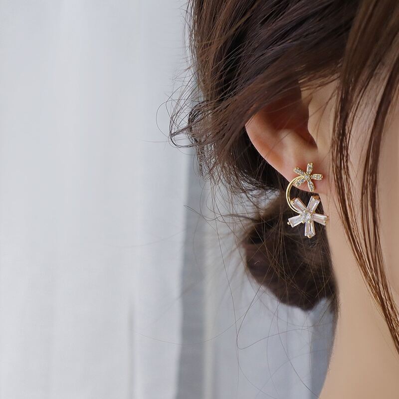 

Rhinestone Stud Earrings, Gold