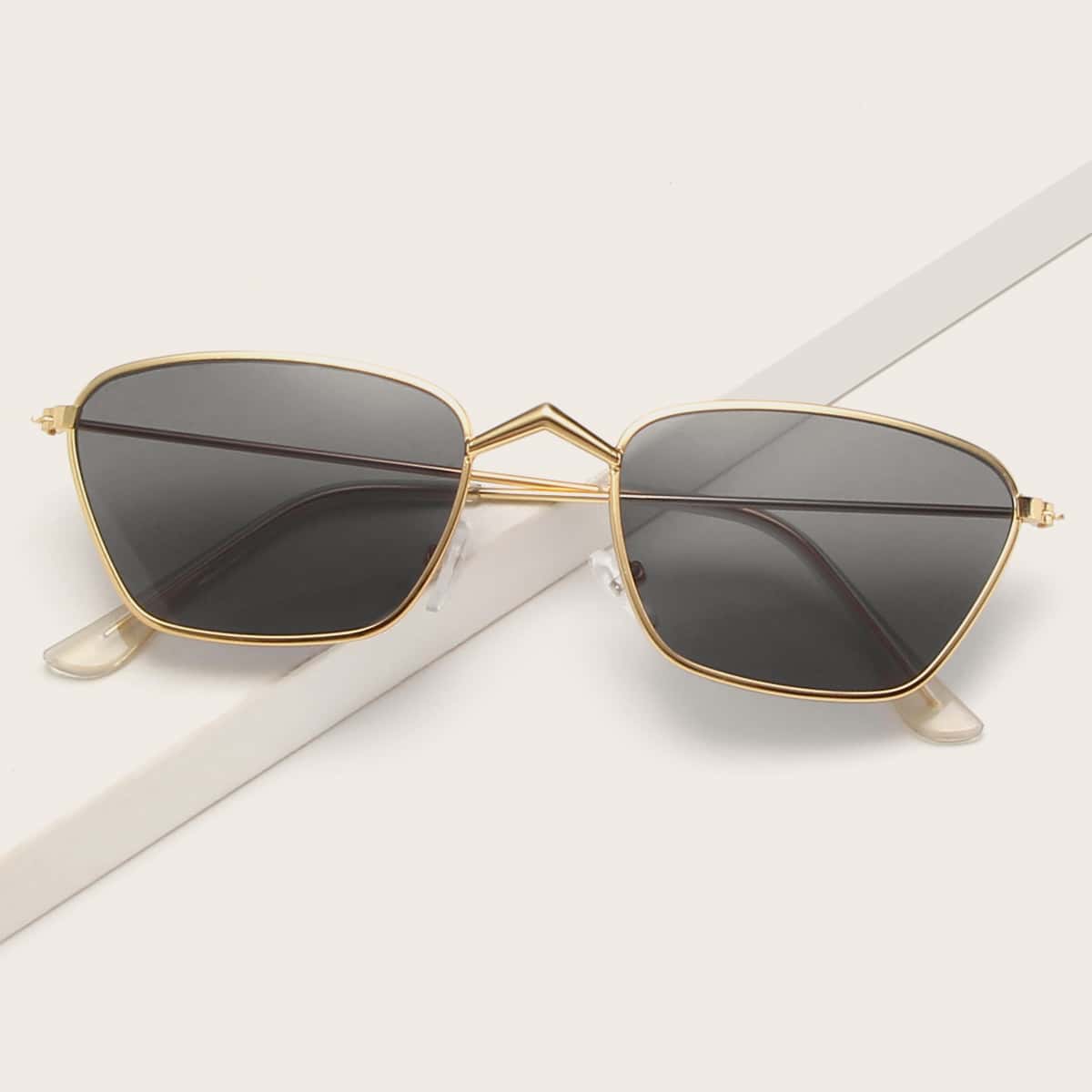

Metal Frame Sunglasses