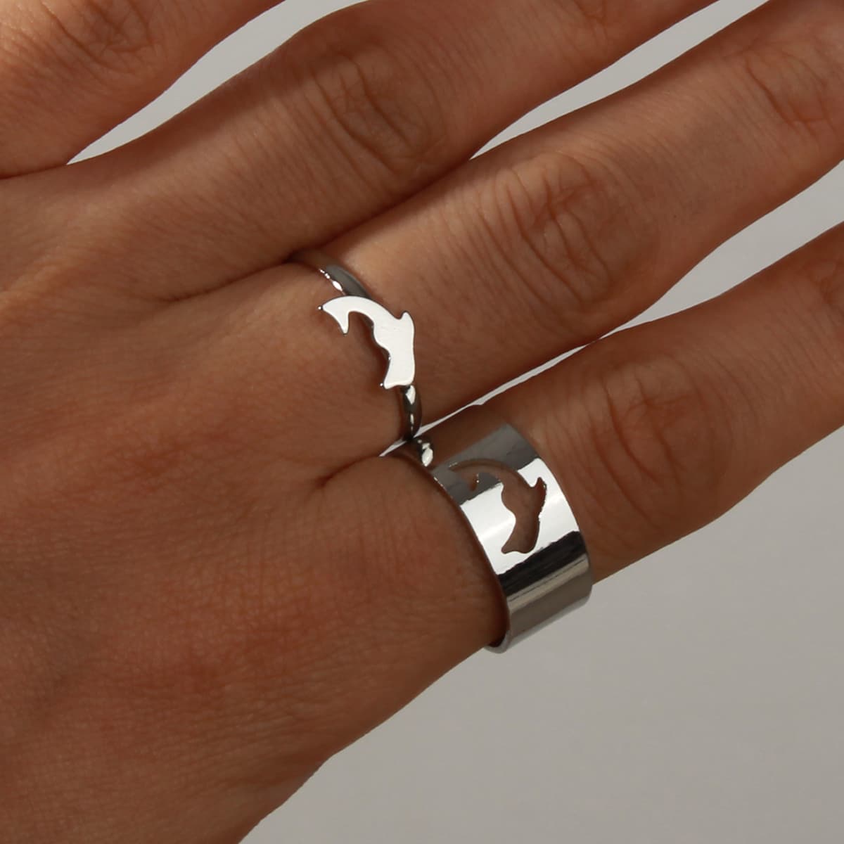 

2pcs Dolphin Decor Ring, Silver