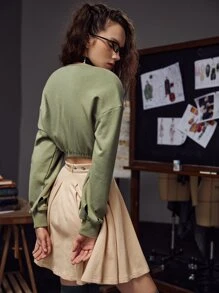 Tiffany Skii 深V領落肩袖短款套頭衫 - 軍綠色 - 查看 2