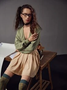 Tiffany Skii 深V領落肩袖短款套頭衫 - 軍綠色 - 查看 3