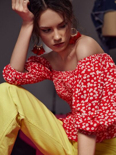 Margarita 一字肩小碎花燈籠袖上身打攬花邊下擺上衣