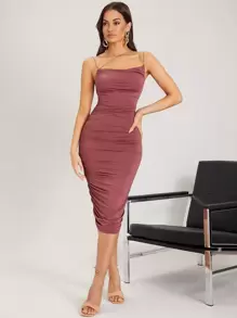 SHEIN BAE 素色褶邊緞面吊帶緊身連衣裙 - 紅木色 - 查看 4