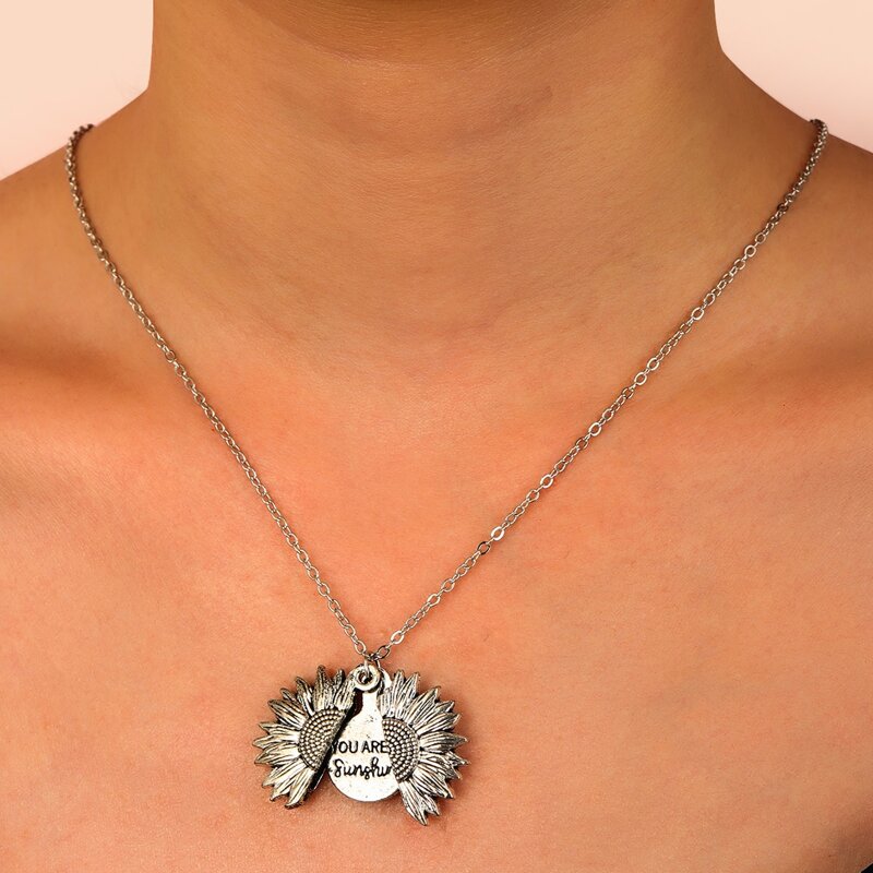 

Floral Decor Chain Necklace, Silver