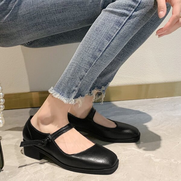 

Minimalist Block Mary Jane Pumps, Black